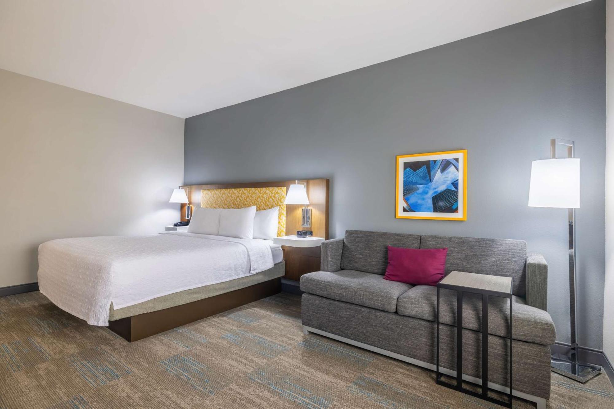 Hampton & Hotel 3*